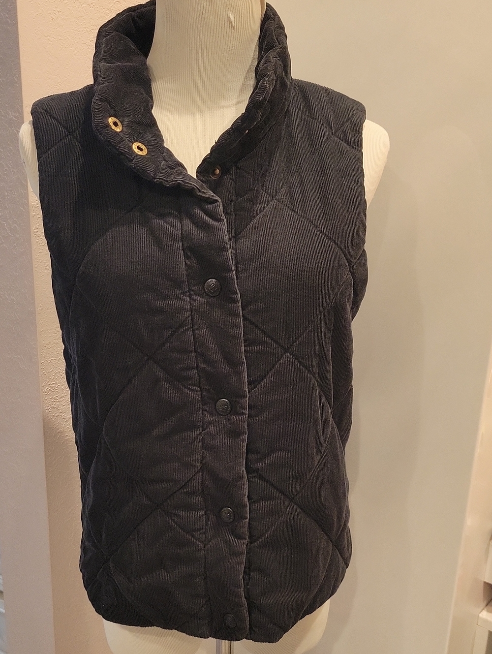 Quilted Corduroy Reversible Puffer Vest - Black